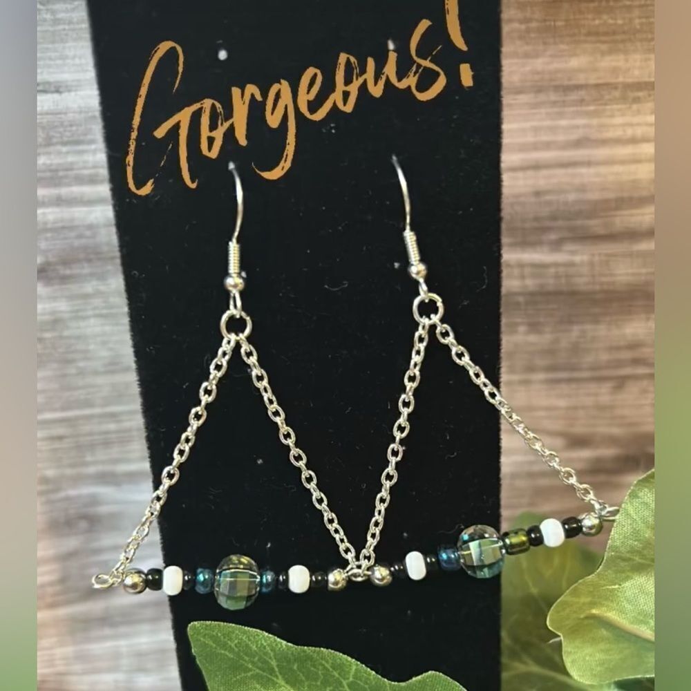 🎄 Perfect stocking stuffer! 
Hand crafted earrings!